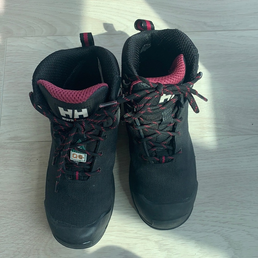 Steeltoe boots.